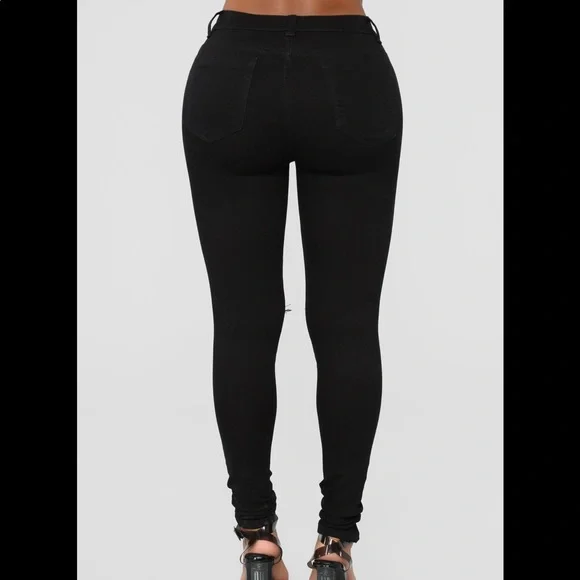 Sippin On Some Skinny Jeans - Black - Picture 2 of 5